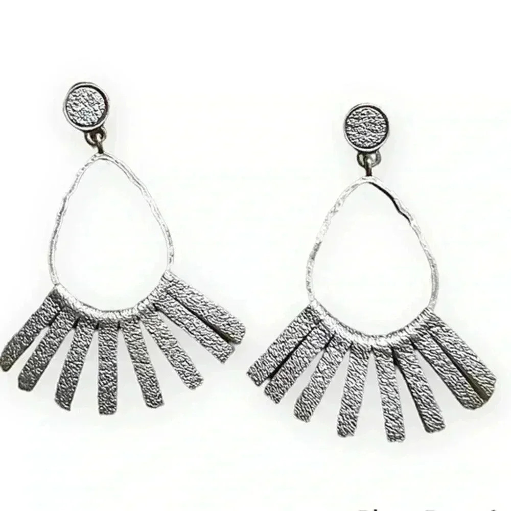 NWOT UNIQUE SILVER STUD EARRINGS